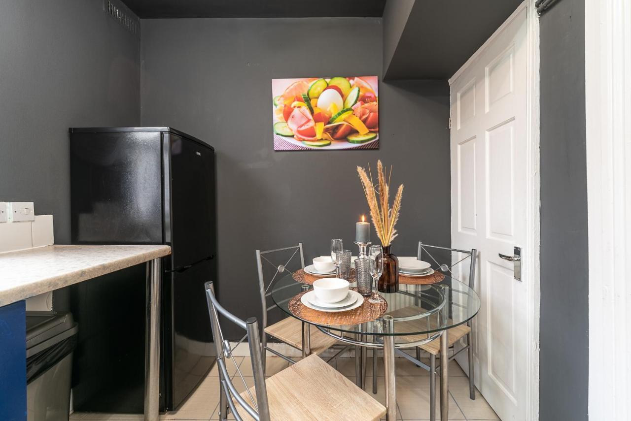 J'S Home Away From Home Fresh 2 Bedroom Garden Parking Kingston upon Hull Esterno foto