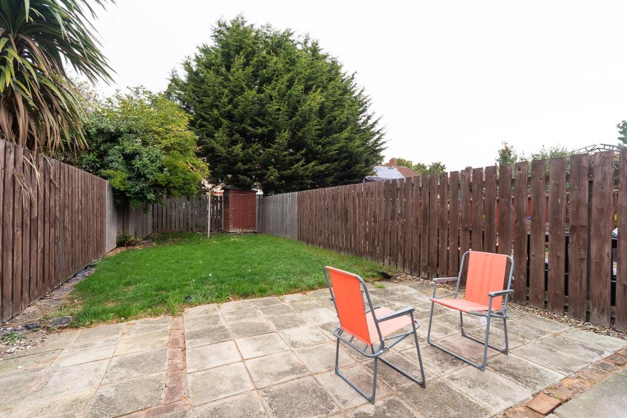 J'S Home Away From Home Fresh 2 Bedroom Garden Parking Kingston upon Hull Esterno foto